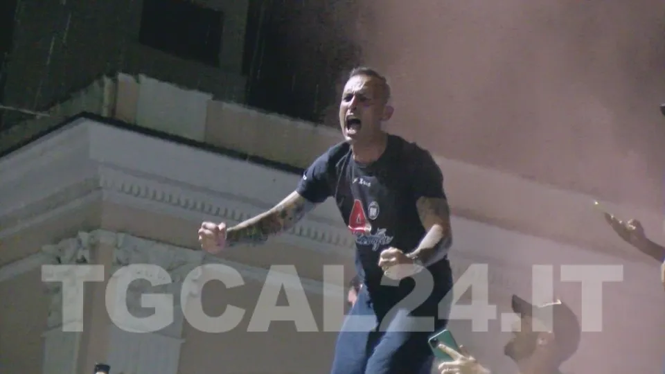 CROTONE IN SERIE A | L'urlo di capitan Cordaz e la gioia dei tifosi (VIDEO)