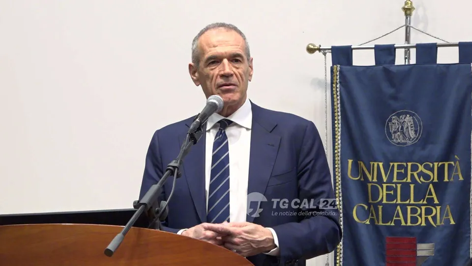Cottarelli all'Unical: «Referendum prima sconfitta Meloni»