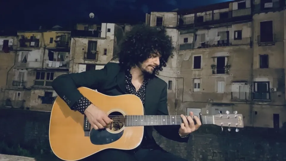 Musica, il cantautore calabrese Pierluigi Virelli dedica un brano a George Floyd (VIDEO)