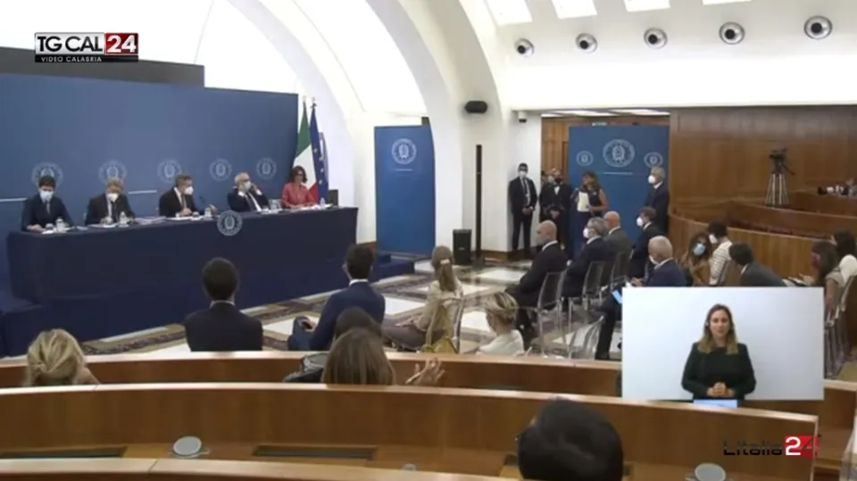 Coronavirus, Draghi: «In Italia il Green pass verrà esteso, faremo cabina di regia» (VIDEO)