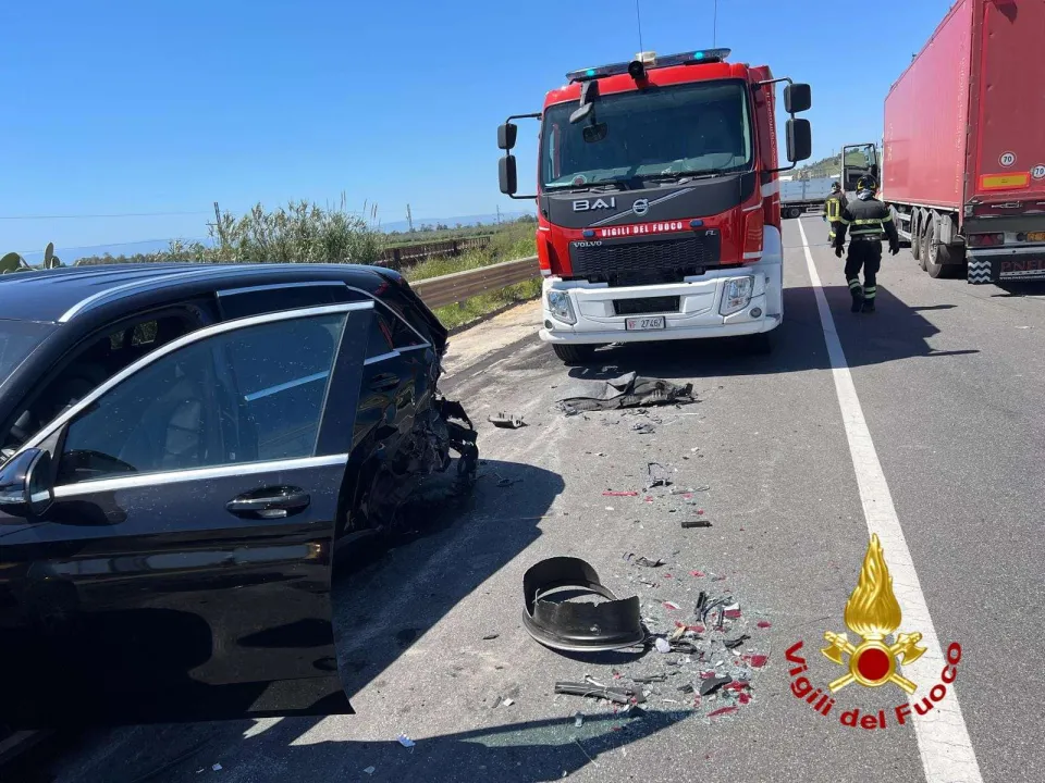 Incidente sulla Statale 106 a Steccato di Cutro, un morto e quattro feriti