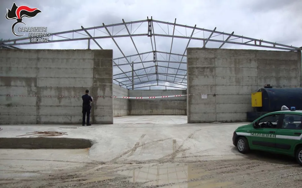 Rocca di Neto, sequestrato un capannone industriale abusivo in costruzione