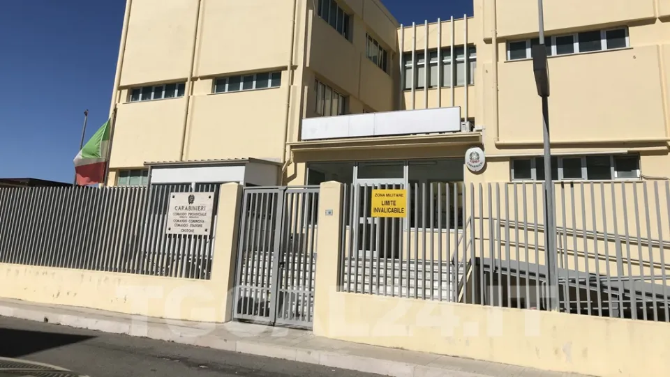 Incendiata l'auto di un avvocato nel Crotonese: solidarietà dall'Ordine e dalle associazioni forensi