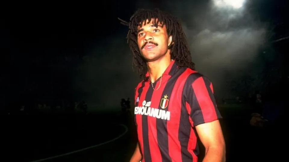Ruud Gullit denunciato alla Procura di Vibo Valentia dai figli