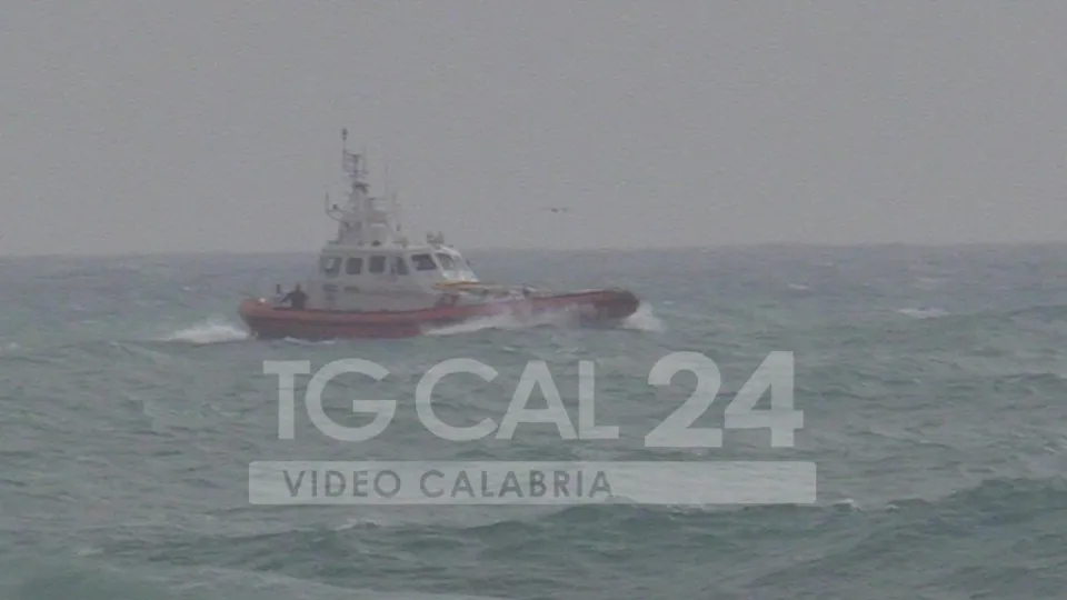 Naufragio a Steccato di Cutro, le precisazioni della Guardia Costiera sulla tempistica degli interventi