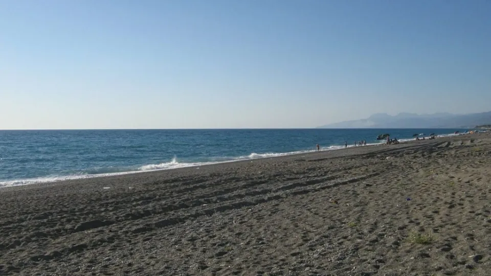 Trovato corpo senza vita di un uomo sulla spiaggia ad Amantea