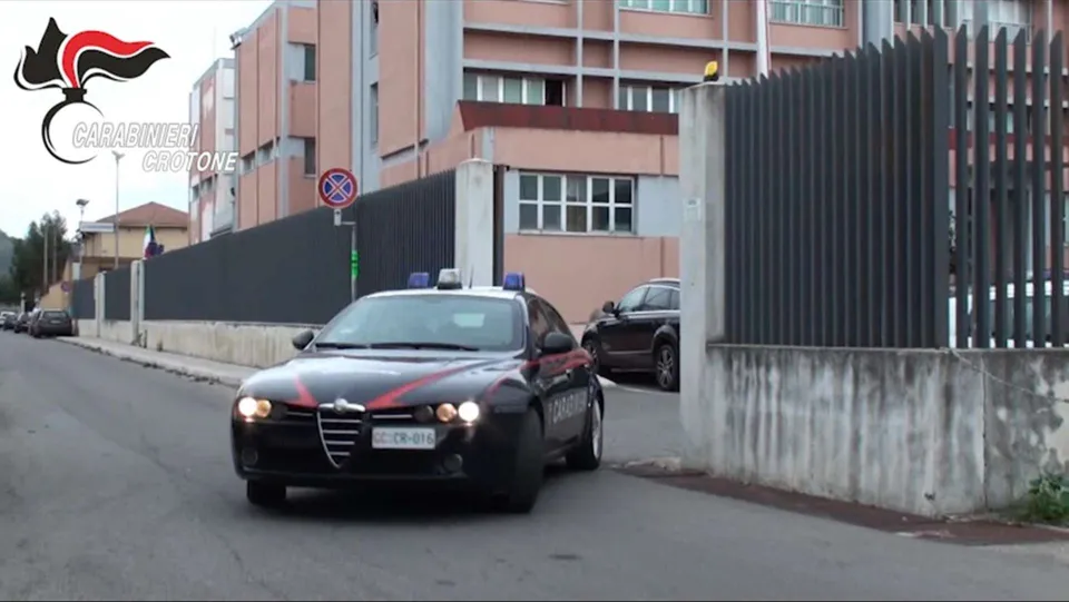 Violenze e minacce alla madre, arrestato 57enne