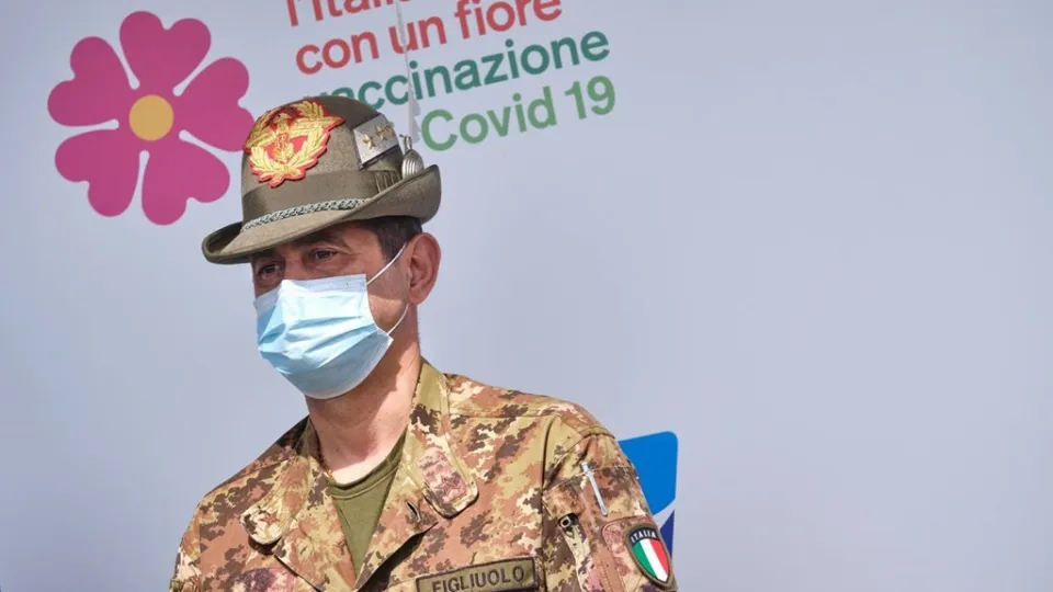 COVID | Figliuolo: «Contagi e ricoveri in calo, ma virus circola. Quarta dose per ora non prevista»
